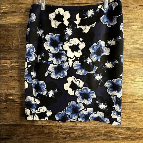 Lord & Taylor Blue and White Floral Pencil Skirt - Picture 1 of 6